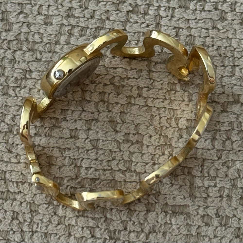 Denacci Bangle Gold Tone Spring Clasp Watch - Picture 7 of 7